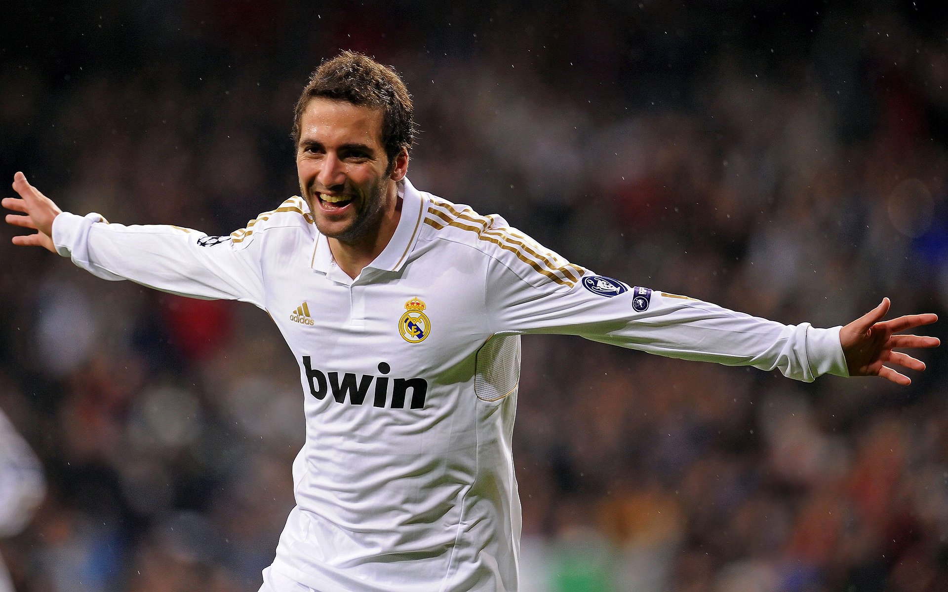 “中国足球裁判员继续深造，裁判水平不断提高”，中国足球裁判员官网